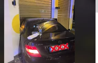 αυτοκίνητο μπήκε σε κατάστημα 