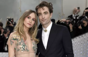 Robert Pattinson-Suki Waterhouse