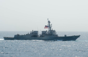 Πολεμικό πλοίο των ΗΠΑ κατέρριψε πύραυλο των Χούθι στην Ερυθρά Θάλασσα