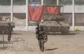 Ο ΟΗΕ ανέφερε χθες στο Γαλλικό Πρακτορείο πως ο ισραηλινός στρατός διέταξε να απομακρυνθούν εσπευσμένα από το καταφύγιο οι δεκάδες χιλιάδες εκτοπισμένοι 