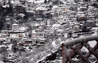 «Ψυχρή εισβολή»: Το νέο κύμα κακοκαιρίας με χιόνια και βροχές στη χώρα