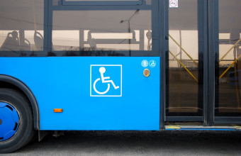 Τα δικαιώματα των ατόμων με αναπηρία στις μεταφορές μέσω του νέου κανονισμού