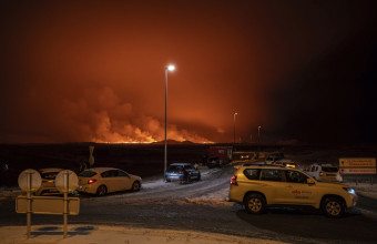 Ισλανδία: Στις φλόγες παραδόθηκαν σπίτια από τη λάβα του ηφαιστείου