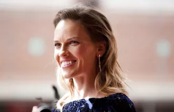 Η Hilary Swank