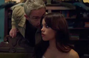 Jenna Ortega-Martin Freeman 