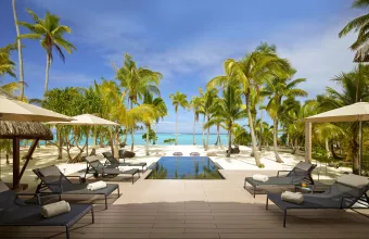 Amazing Hotels: Life Beyond the Lobby 