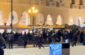 Θεσσαλονίκη: Κουκουλοφόροι επιτέθηκαν στη συγκέντρωση κατά της τρανσοφοβίας