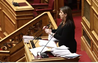 Ζωή Κωνσταντοπούλου στη Βουλή: Οι πολίτες υποφέρουν γιατί απέτυχε η πολιτική Μητσοτάκη