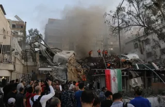 Από την πυραυλική επίθεση καταστράφηκε σχεδόν ολοσχερώς το προξενικό γραφείο
