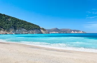 Απάτητες παραλίες 