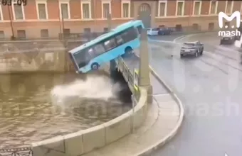 Ρωσία λεωφορείο ποτάμι