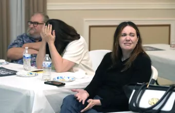 Δημοκρατικοί παρακολουθούν το ντιμπέιτ