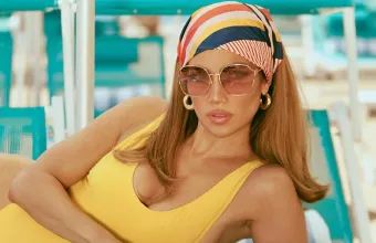 H Jennifer Lopez