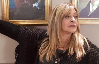 Τζόυς Ευείδη: «Φημίζομαι για τις τούμπες που έχω φάει πάνω στη σκηνή»