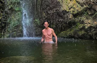 Στην Ελλάδα ο Mika! Ήρθε για τα νησιά αλλά πήγε στην Ήπειρο και τα Μετέωρα
