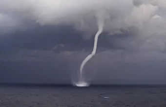 Τι είναι ο θαλάσσιος σίφωνας που προκάλεσε το ναυάγιο στο Παλέρμο - Πόσο συχνά παρατηρείται