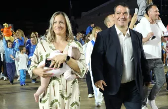 Πύρρος Δήμας-Αφροδίτη Σκαφιδά: Με την 5 μηνών κόρη τους στο Καλλιμάρμαρο