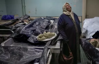 Συρία - σκληρές εικόνες: Χιλιάδες ψάχνουν στα νεκροτομεία για τους αγαπημένους τους 