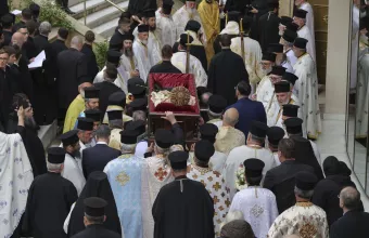Ετάφη ο μακαριστός Αναστάσιος: «Ήρθε ως επίσκοπος από την Ελλάδα και έφυγε ως Αναστάσιος της Αλβανίας»