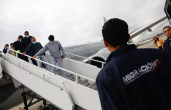 Κολομβία: Ο πρόεδρος ζητά αξιοπρεπή μεταχείριση των μεταναστών της χώρας του 