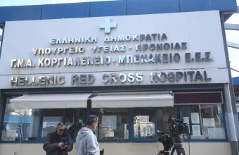 Μίμης Δομάζος - Ιατρικό ανακοινωθέν: «Κατέληξε λόγω πολυοργανικής ανεπάρκειας» 