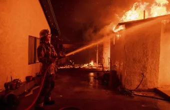 ΗΠΑ: Πάνω από 6 εκατ. άνθρωποι στο Λος Άντζελες απειλούνται από τις πυρκαγιές