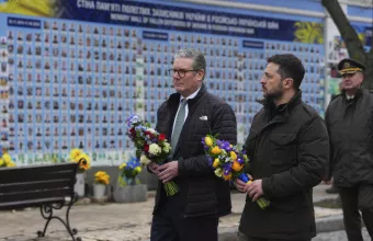 Στάρμερ: «Η Βρετανία δεν θα εγκαταλείψει ποτέ την Ουκρανία» - Ακούστηκαν εκρήξεις κατά την επίσκεψή του στο Κίεβο