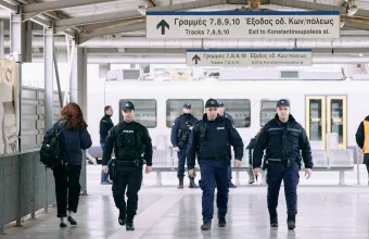 Περιπολίες αστυνομικών στα μέσα μεταφοράς