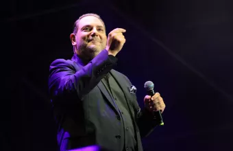 Στέλιος Διονυσίου: H σειρά για τον Στράτο Διονυσίου, τα δίδυμα μωρά του και η «αρχηγός» μητέρα του