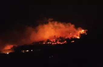 Πυρκαγιά σε ύφεση Κερατέας