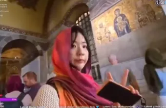Τουρκία: Απαγόρευσαν σε νοτιοκορεάτισσα vlogger να κάνει το σήμα της νίκης - Βίντεο