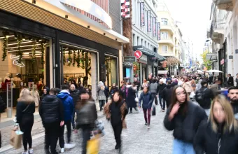 Κόσμος στην Ερμού