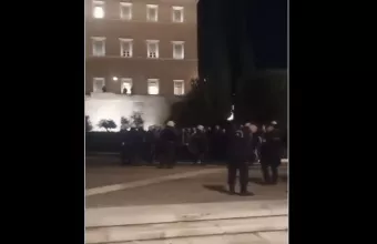 Ρουβίκωνας: Επεισόδιο μπροστά από τον Άγνωστο Στρατιώτη