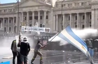 Επεισόδια στις απεργιακές κινητοποιήσεις για το εργασιακό νομοσχέδιο στο Μπουένος Άιρες 