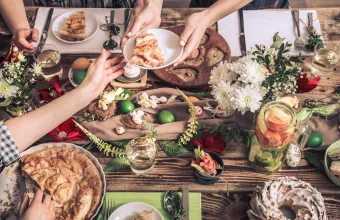 Πάσχα για vegans και vegetarians: Tips και συνταγές που θα ζήλευαν και οι κρεατοφάγοι