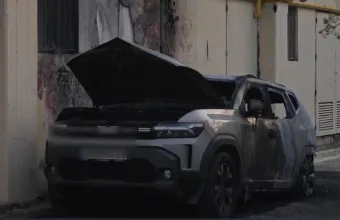 Ζωγράφου: To αυτοκίνητο του καθηγητή του ΕΜΠ, Δημήτρη Καρώνη που κάηκε