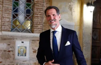 O Παύλος Ντε Γκρες προσκεκλημένος του βασιλιά Καρόλου, στο Μπάκιγχαμ
