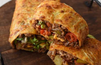 Burger wrap με «τορτίγιες» από κρεμμύδι