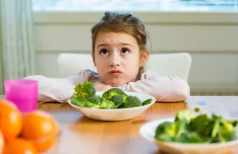 Picky eaters: Γιατί το παιδί λέει «όχι» στο φαγητό και πώς μπορείς πραγματικά να το βοηθήσεις