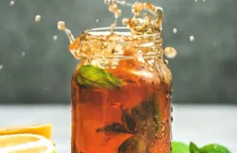 Πώς να φτιάξεις iced tea στο σπίτι (με 2 τρόπους)