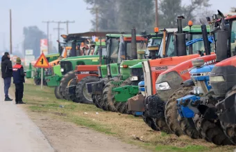 Αγρότες απέκλεισαν για λίγη ώρα την Ε.Ο. Τρικάλων-Λάρισας