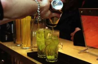 Ινδία: 54 νεκροί από το πιο πρόσφατο περιστατικό κατανάλωσης νοθευμένου αλκοόλ