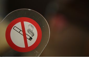 Εθνική Αρχή Διαφάνειας: Οι Έλληνες αγκαλιάζουν την προσπάθεια να μπει τέλος στο κάπνισμα σε δημόσιους χώρους