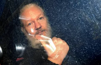 Υπόθεση Ασάνζ: Τελευταία ευκαιρία για την ακύρωση της έκδοσής του στις ΗΠΑ