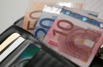 Επίδομα ακρίβειας: Πώς θα δοθούν τα 200 ευρώ έως 21 Απριλίου - Ποιοι είναι δικαιούχοι