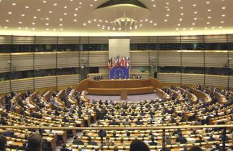 Ολικό και άμεσο εμπάργκο στις εισαγωγές ρωσικού άνθρακα, πετρελαίου και φυσικού αερίου ζητά το Ευρωπαϊκό Κοινοβούλιο
