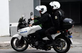 Θεσσαλονίκη: Ένοπλος ληστής εισέβαλλε σε μίνι μάρκετ καλυμένος με χειρουργική μάσκα - Τον απέτρεψε υπάλληλος