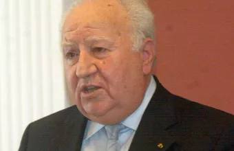 Βασίλης Παπαζάχος