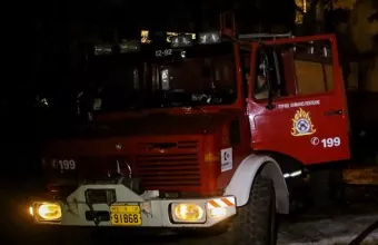 Φωτιά σε πυλωτή πολυκατοικίας