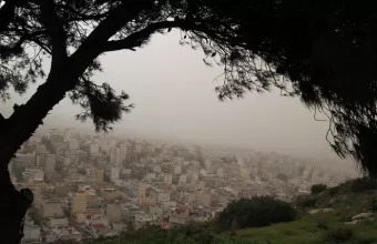 Καιρός: Λασποβροχές και υψηλές θερμοκρασίες σήμερα